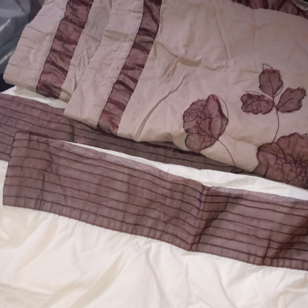 Two Standard Pillow Cases and Two Pillow Shams Set